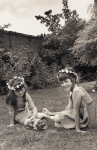 2girl